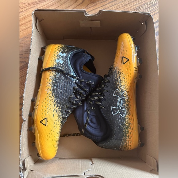 Under Armour Spotlight Lux MC 2.0 Black Gold Mens Football Cleats size 11 - Picture 1 of 2